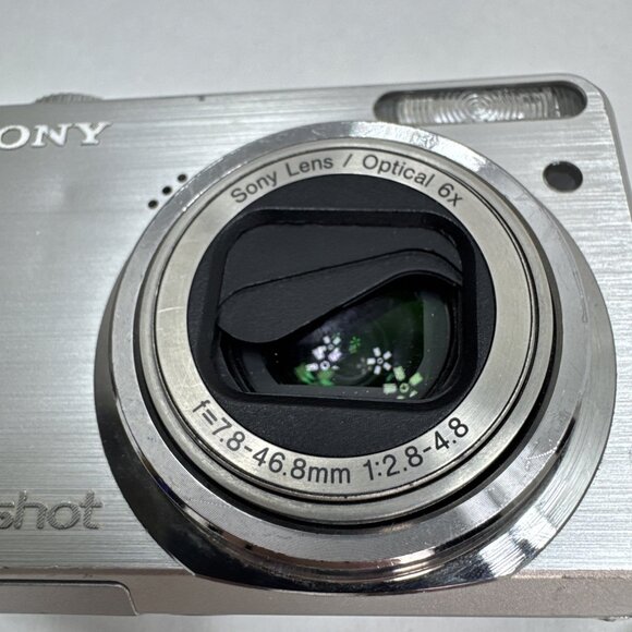 Sony CyberShot DSC-S800 8.1MP Silver Digital Camera For Parts Or Repair *READ* - Picture 2 of 5
